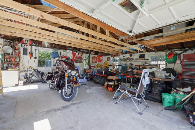 806 S 10th Street, St. Clair, MI 48079