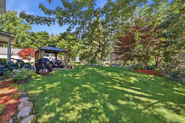 806 S 10th Street, St. Clair, MI 48079