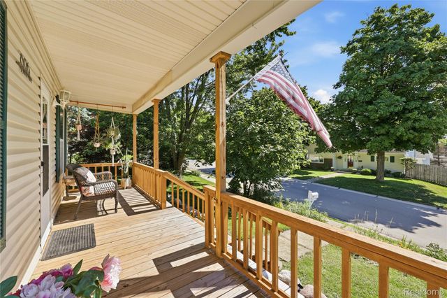 806 S 10th Street, St. Clair, MI 48079