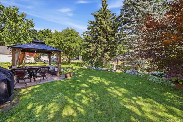 806 S 10th Street, St. Clair, MI 48079