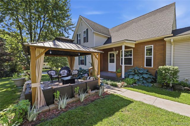806 S 10th Street, St. Clair, MI 48079