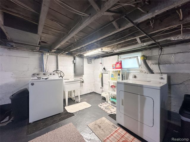 806 S 10th Street, St. Clair, MI 48079