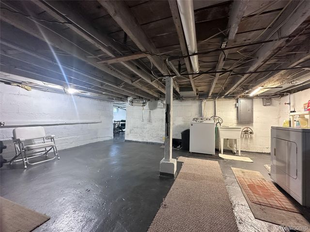 806 S 10th Street, St. Clair, MI 48079