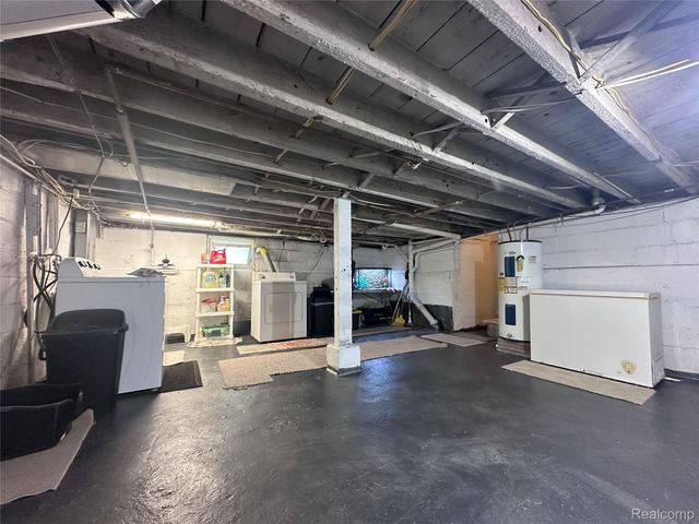 806 S 10th Street, St. Clair, MI 48079