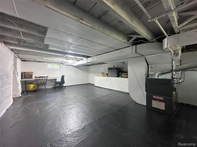 806 S 10th Street, St. Clair, MI 48079