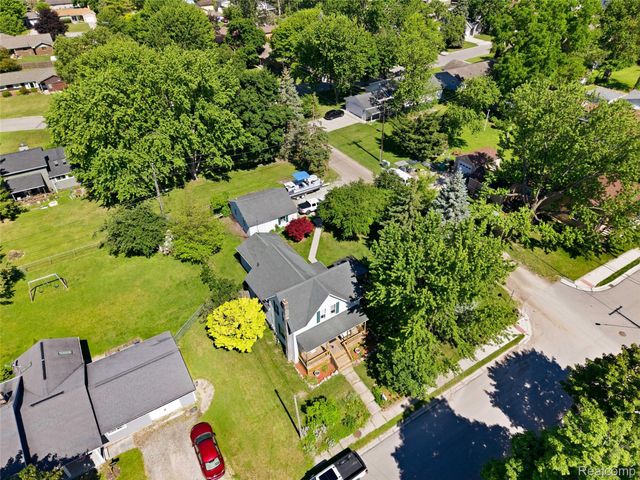 806 S 10th Street, St. Clair, MI 48079