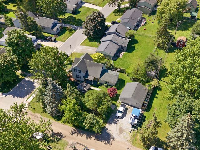 806 S 10th Street, St. Clair, MI 48079