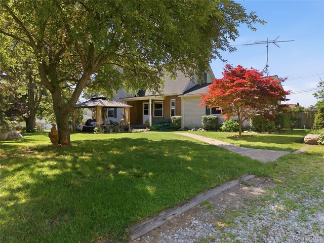 806 S 10th Street, St. Clair, MI 48079