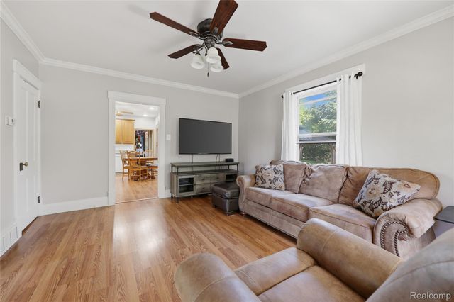 806 S 10th Street, St. Clair, MI 48079