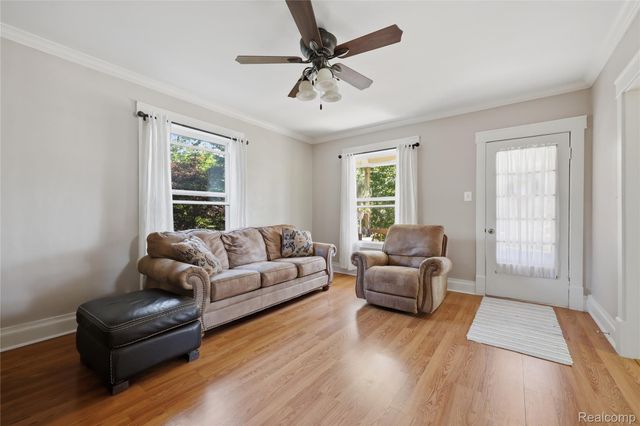 806 S 10th Street, St. Clair, MI 48079