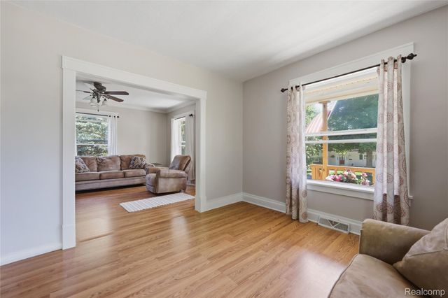 806 S 10th Street, St. Clair, MI 48079