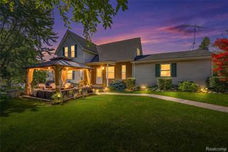 806 S 10th Street, St. Clair, MI 48079