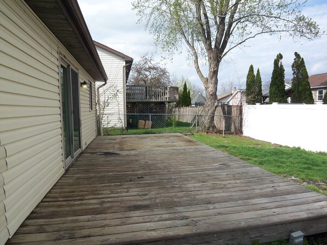 35 Evergreen Drive, Streamwood, IL 60107