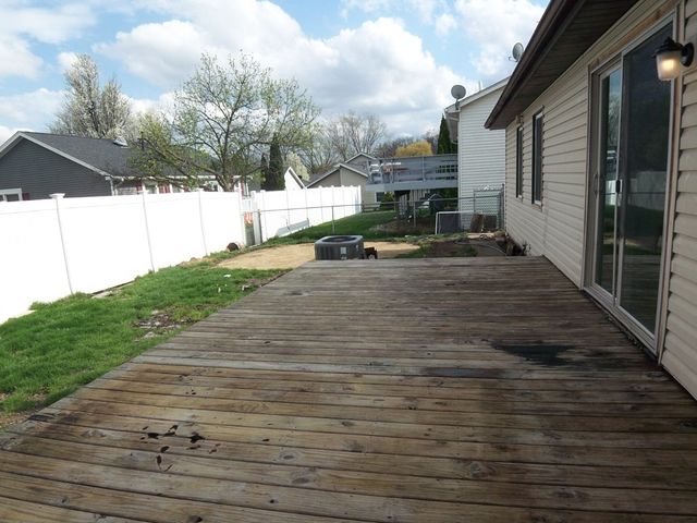 35 Evergreen Drive, Streamwood, IL 60107