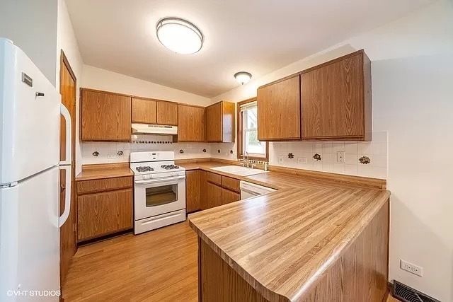 35 Evergreen Drive, Streamwood, IL 60107