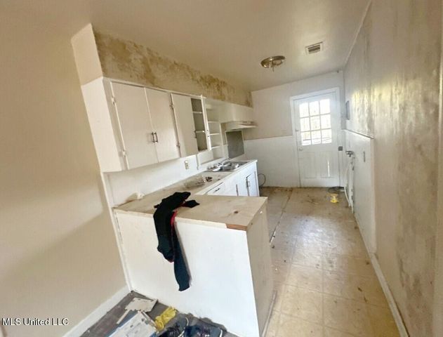 2566 Mcdowell Circle, Jackson, MS 39204