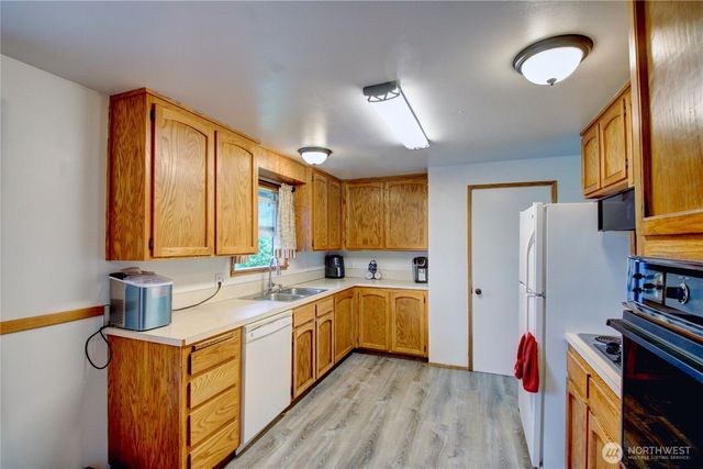 49 SW 8th Avenue, Oak Harbor, WA 98277