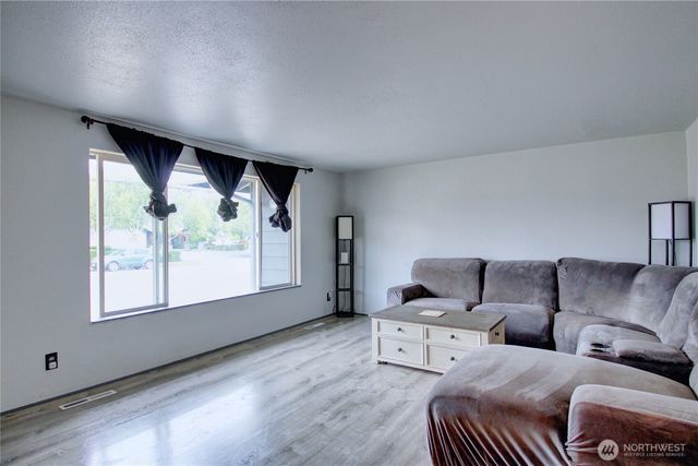 49 SW 8th Avenue, Oak Harbor, WA 98277