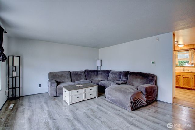49 SW 8th Avenue, Oak Harbor, WA 98277