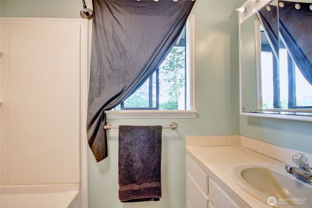 49 SW 8th Avenue, Oak Harbor, WA 98277