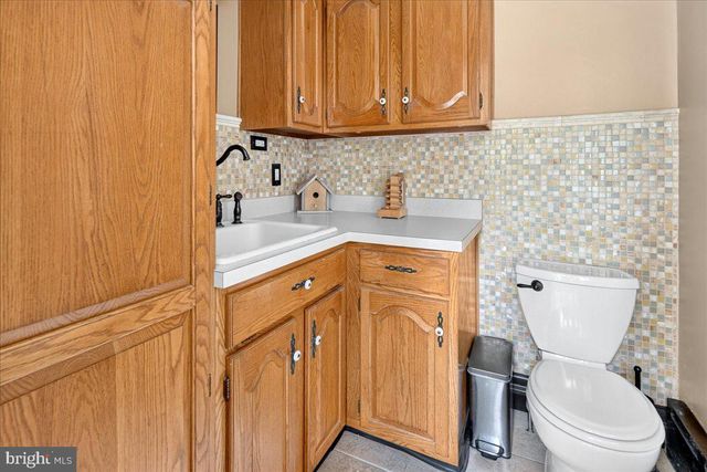 14 W DELAWARE AVE, Pennington, NJ 08534