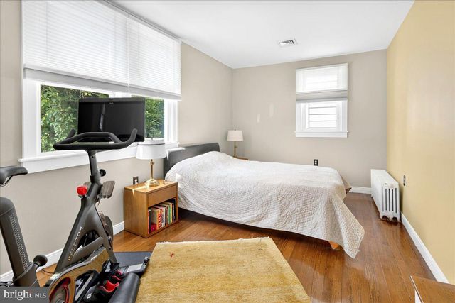 14 W DELAWARE AVE, Pennington, NJ 08534
