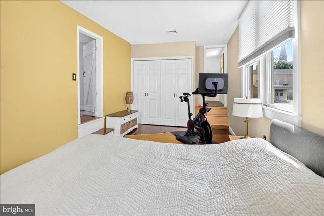 14 W DELAWARE AVE, Pennington, NJ 08534