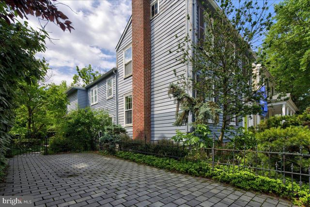 14 W DELAWARE AVE, Pennington, NJ 08534