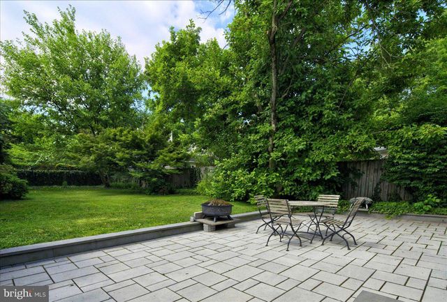 14 W DELAWARE AVE, Pennington, NJ 08534