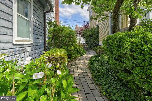 14 W DELAWARE AVE, Pennington, NJ 08534