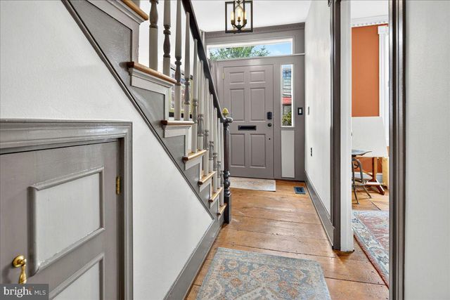 14 W DELAWARE AVE, Pennington, NJ 08534