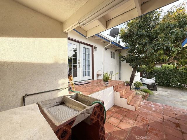 555 Hickory Lane, Pasadena, CA 91103