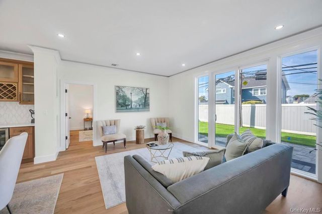 43 W Cabot Lane, Westbury, NY 11590