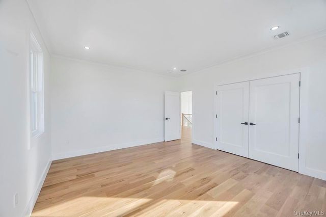 43 W Cabot Lane, Westbury, NY 11590