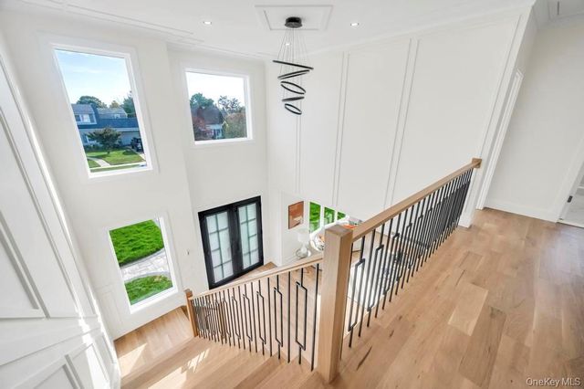 43 W Cabot Lane, Westbury, NY 11590