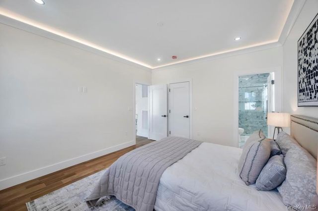 43 W Cabot Lane, Westbury, NY 11590