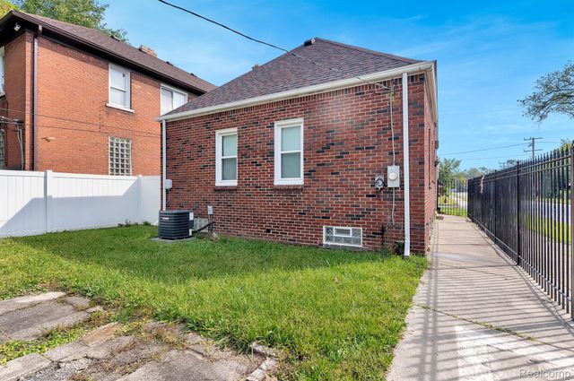 13101 SANTA ROSA Drive, Detroit, MI 48238