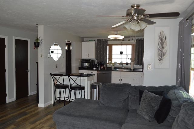 2697 Cranberry Hwy 14, Wareham, MA 02571