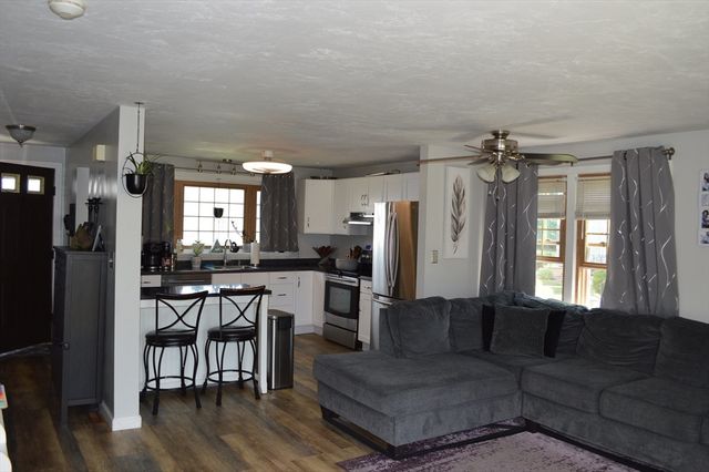 2697 Cranberry Hwy 14, Wareham, MA 02571