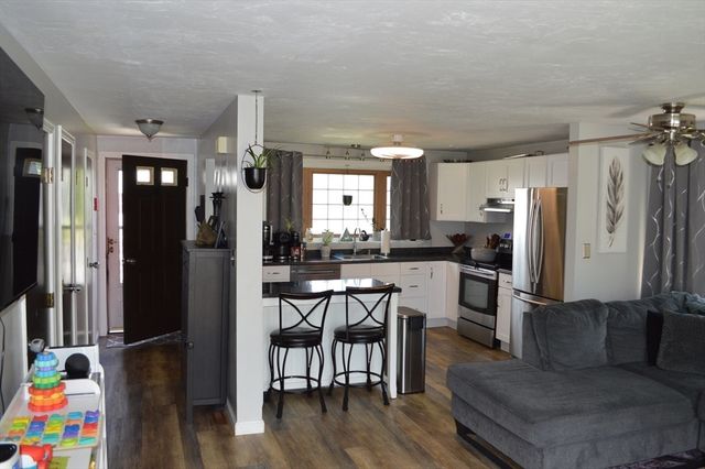2697 Cranberry Hwy 14, Wareham, MA 02571