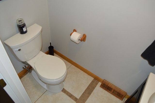 2697 Cranberry Hwy 14, Wareham, MA 02571