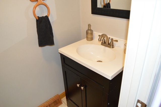 2697 Cranberry Hwy 14, Wareham, MA 02571