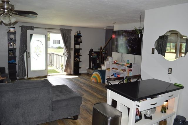 2697 Cranberry Hwy 14, Wareham, MA 02571