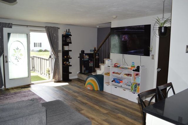 2697 Cranberry Hwy 14, Wareham, MA 02571