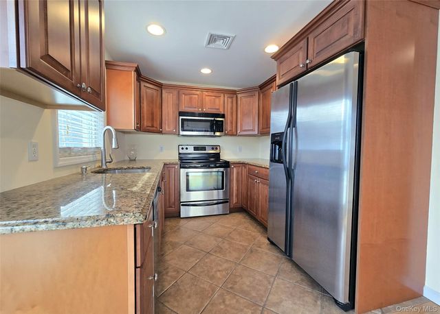 2 Franklin Street, Coram, NY 11727