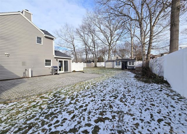 2 Franklin Street, Coram, NY 11727