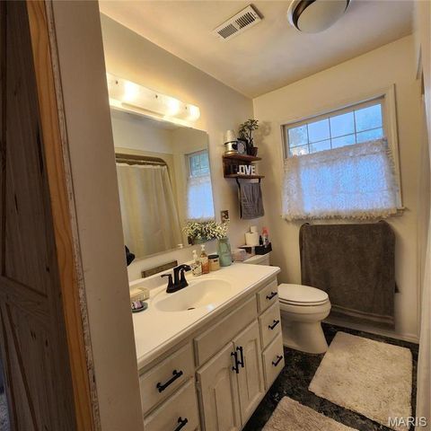 660 W 3rd, Trenton, IL 62293