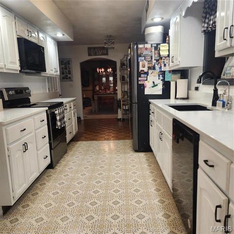 660 W 3rd, Trenton, IL 62293