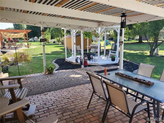 660 W 3rd, Trenton, IL 62293