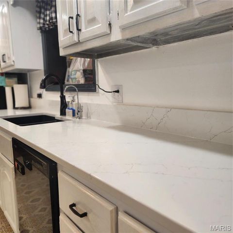 660 W 3rd, Trenton, IL 62293